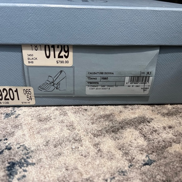 Prada - Picture 4 of 5